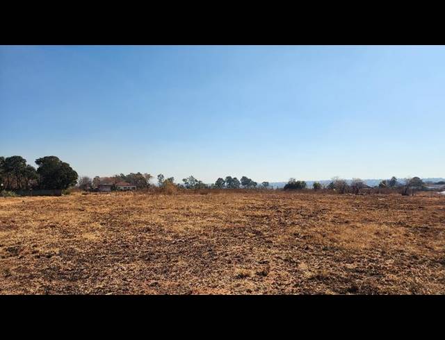 LAND FOR SALE IN BERTON PARK